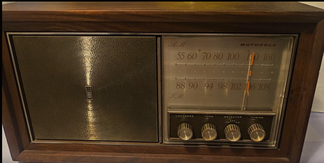 Vintage Motorola B10WA AM/FM Tube Radio – 1960s – Working
