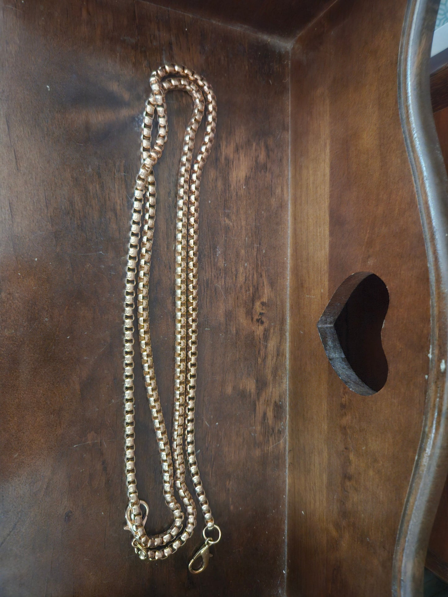 Detachable 45 inch gold-tone box chain crossbody strap with lobster claw clasps
