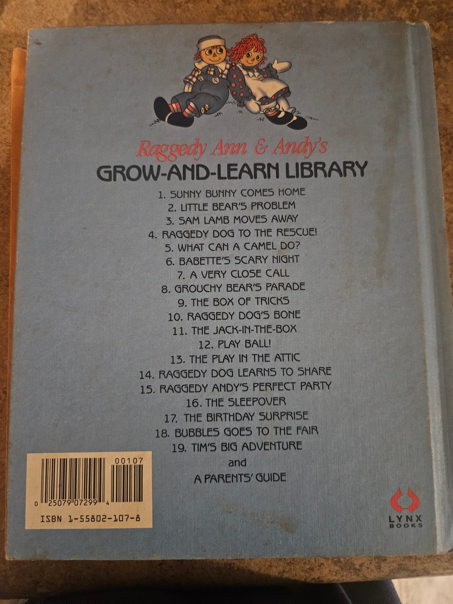 Raggedy Ann & Andy's Grow-and-Learn Library Vol. 7 – A Very Close Call (Hardcover)