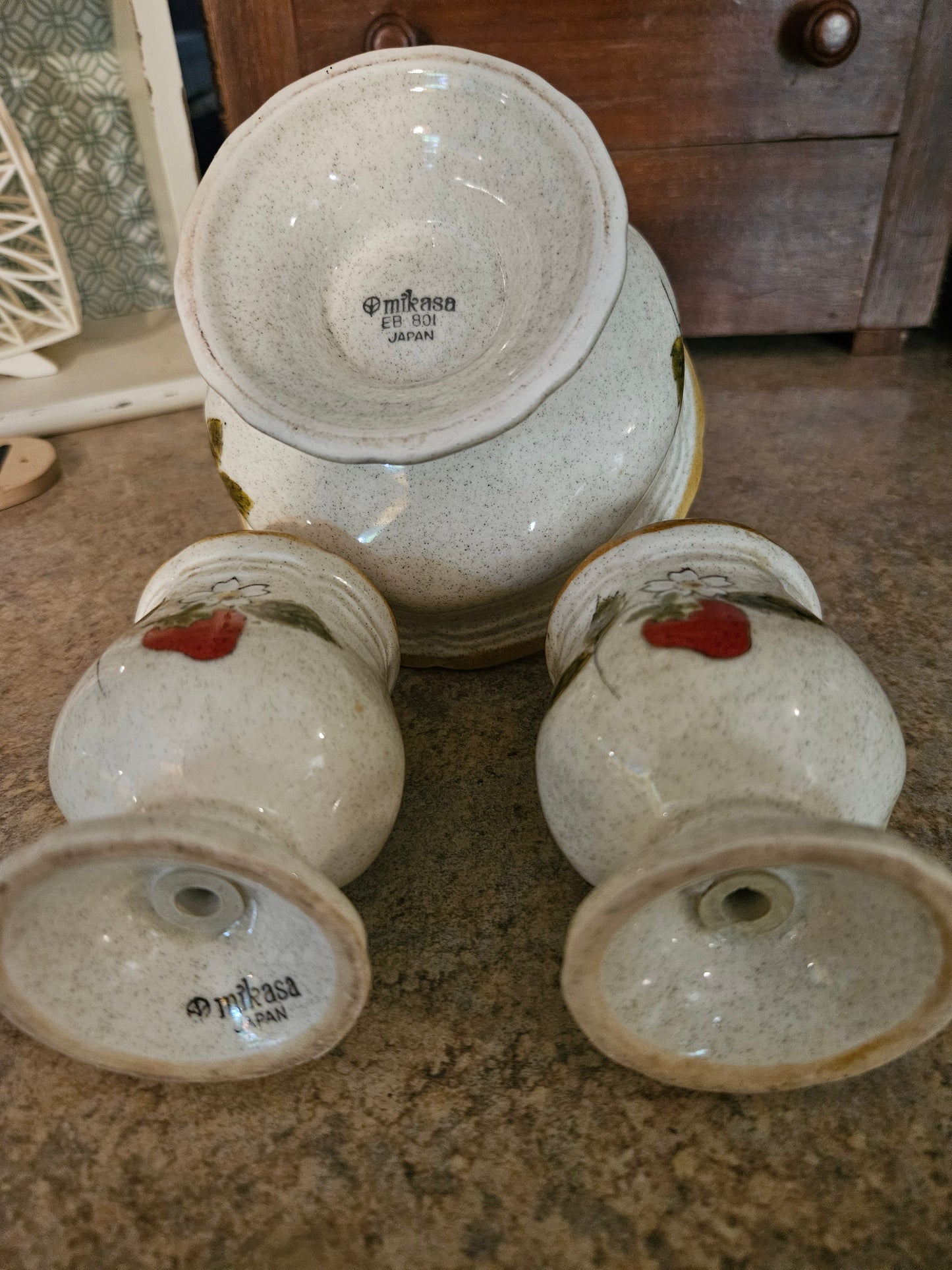 Mikasa Strawberry Festival 12-Piece Partial Dinnerware Set – EB-801 Made in Japan