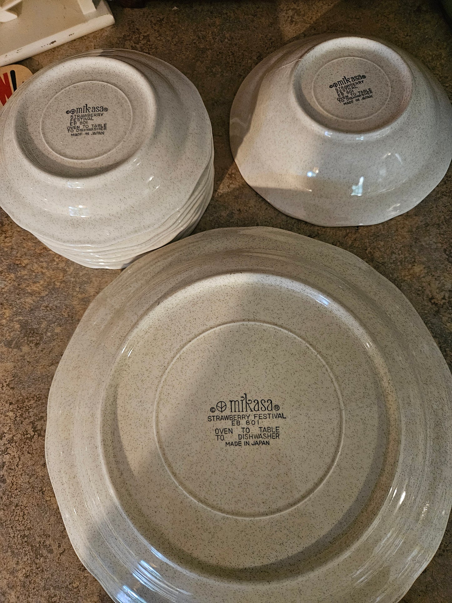 Mikasa Strawberry Festival 12-Piece Partial Dinnerware Set – EB-801 Made in Japan