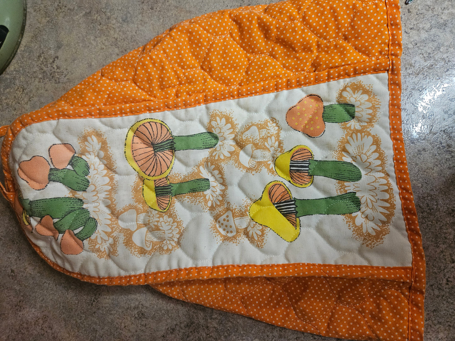 Vintage 70s Mushroom Print Quilted Double Oven Mitt – Orange Polka Dot