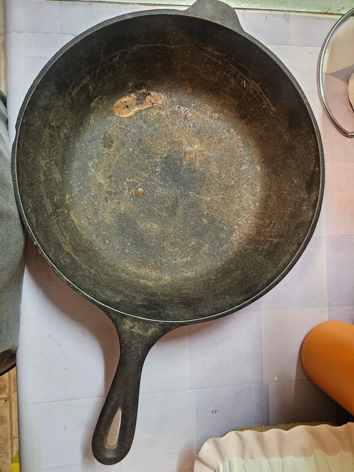 Pre-Owned Cast Iron Skillet with Pour Spouts