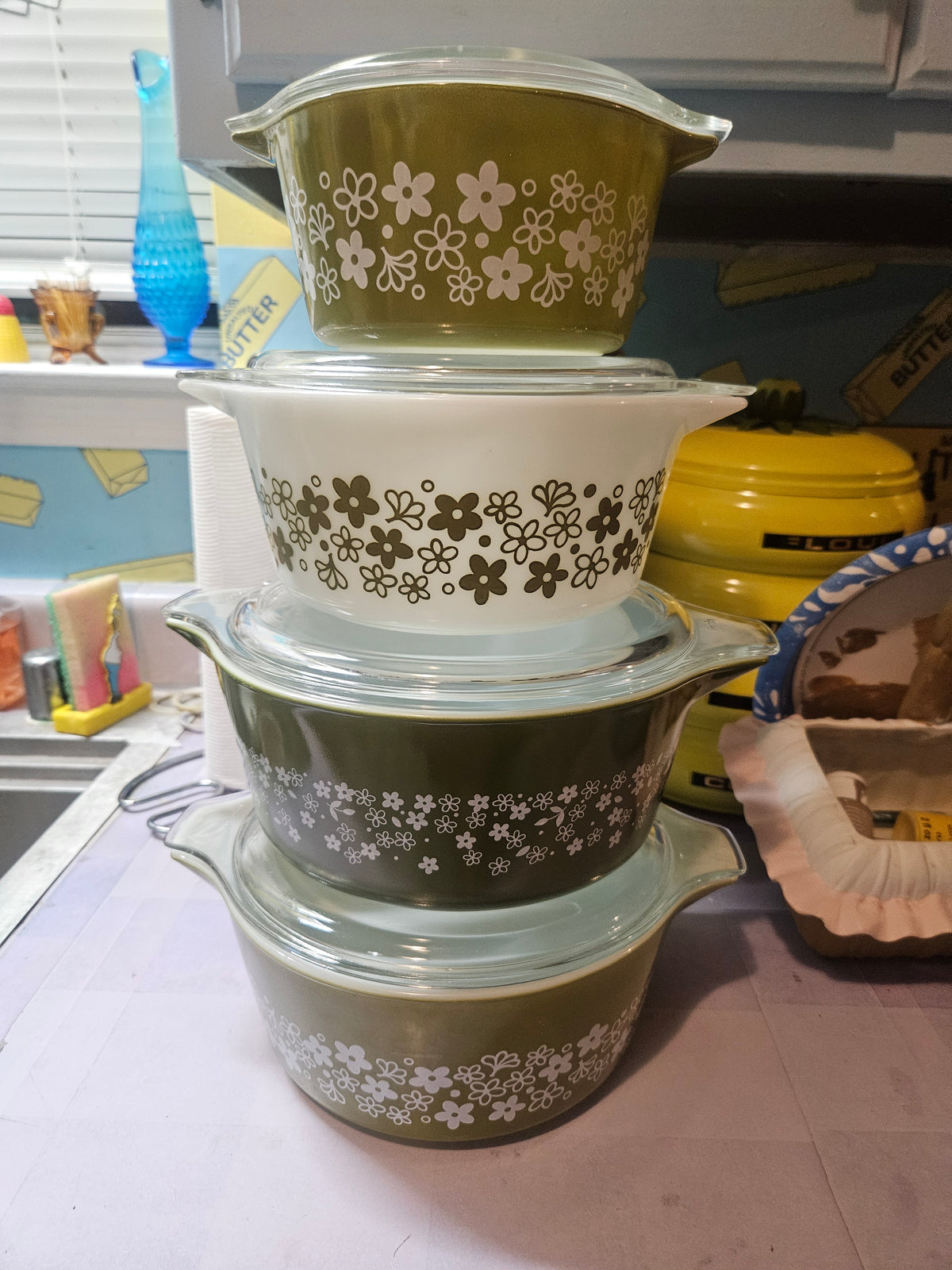 Pyrex Spring Blossom "Crazy Daisy" Bowl Set (471, 2x 472, 473) with Lids