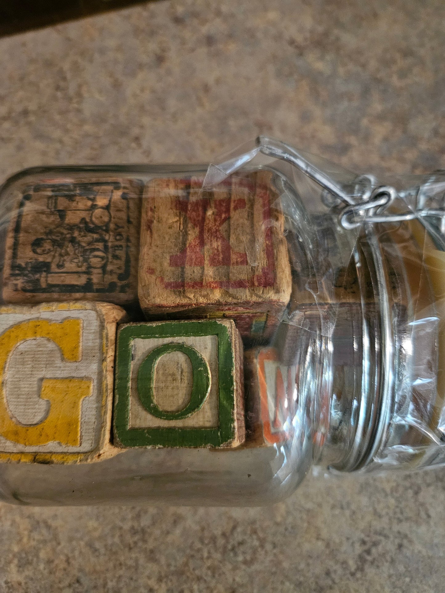 Side view of jar showing G and O letter blocks with painted borders
