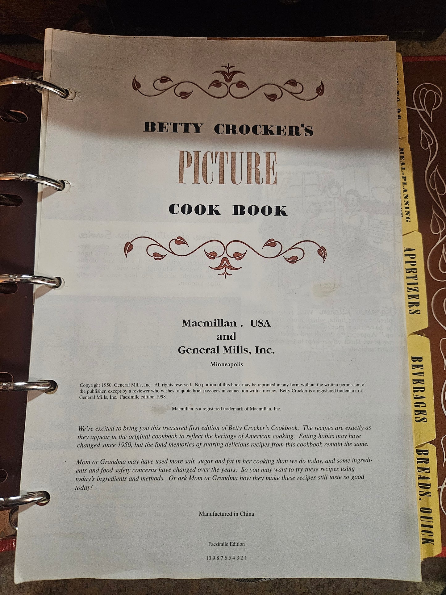 Betty Crocker's Picture Cook Book — 1998 Facsimile of 1950 First Edition, 5-Ring Binder, Good Condition
