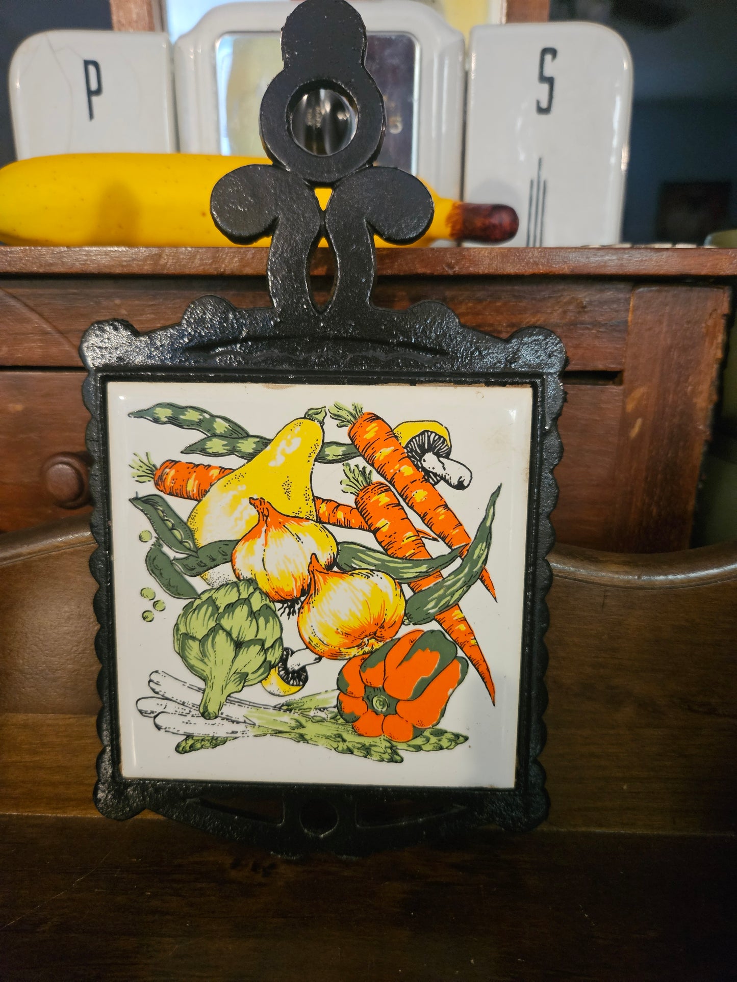 Wilton Cast Iron Trivet with Vegetable Tile Insert – Vintage 1970s