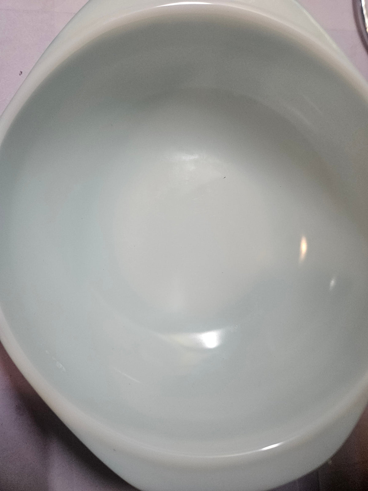Another view of the faint Pyrex bottom stamp