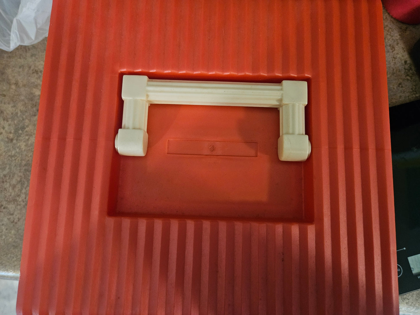 Top of Sassaby makeup case showing cream carry handle