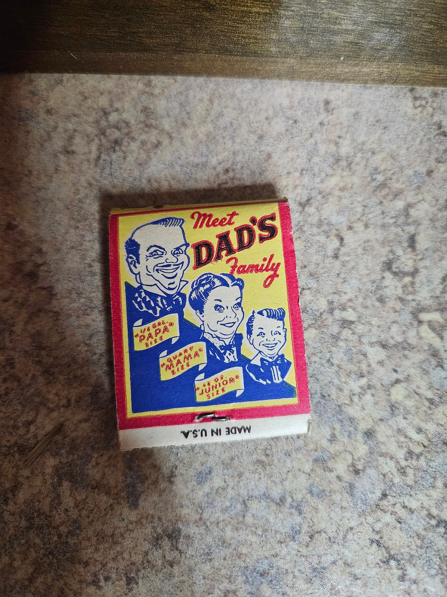 Dad's Old Fashioned Root Beer Advertising Matchbook – "Meet Dad's Family" – Made in USA