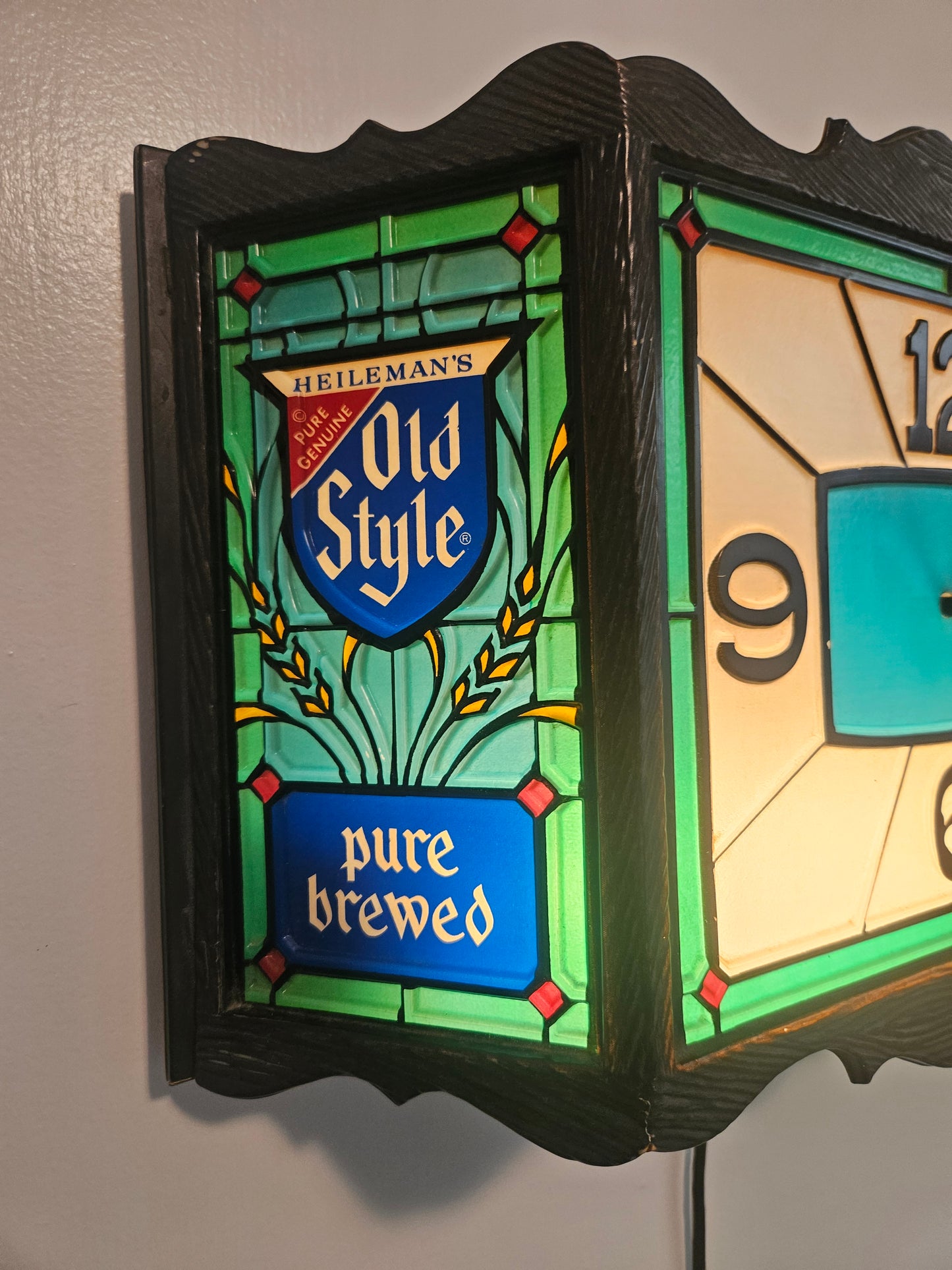 Heileman's Old Style Beer Fluorescent Lighted Clock — Faux Stained Glass, Working, © 1970