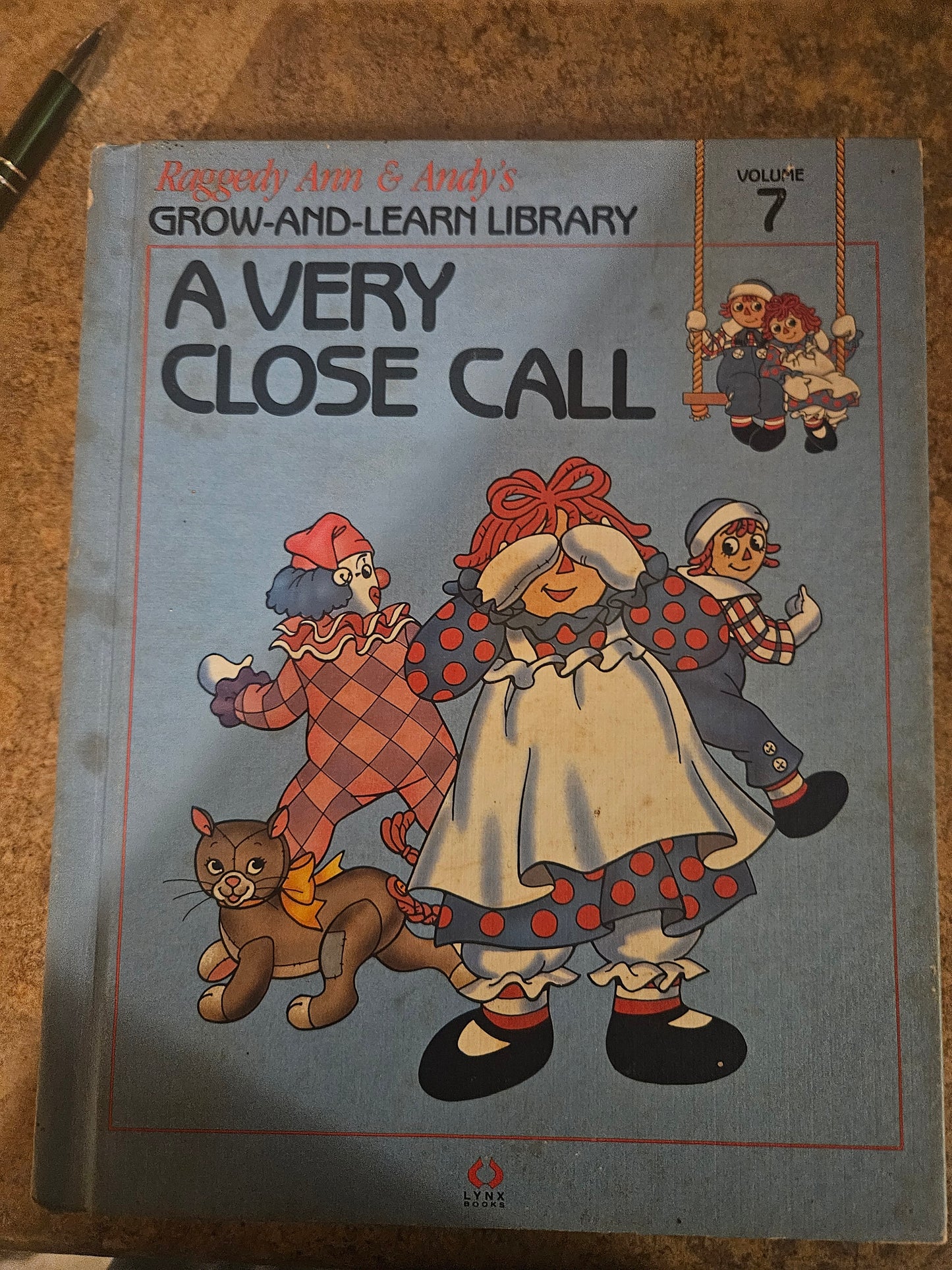 Raggedy Ann & Andy's Grow-and-Learn Library Vol. 7 – A Very Close Call (Hardcover)