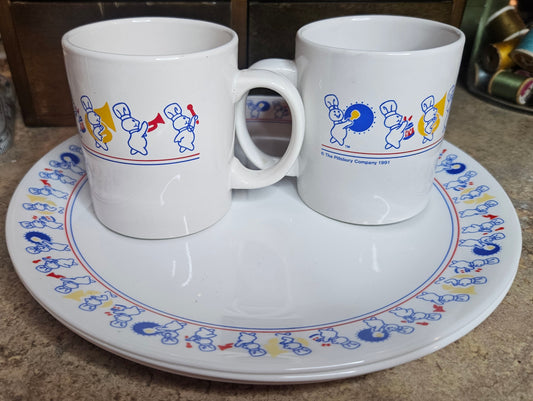 Corelle by Corning Pillsbury Doughboy 5-Piece Set – 3 Dinner Plates & 2 Mugs, 1991