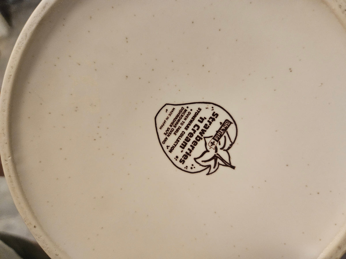 Sheffield Strawberries 'n Cream Stoneware Lidded Bean Pot