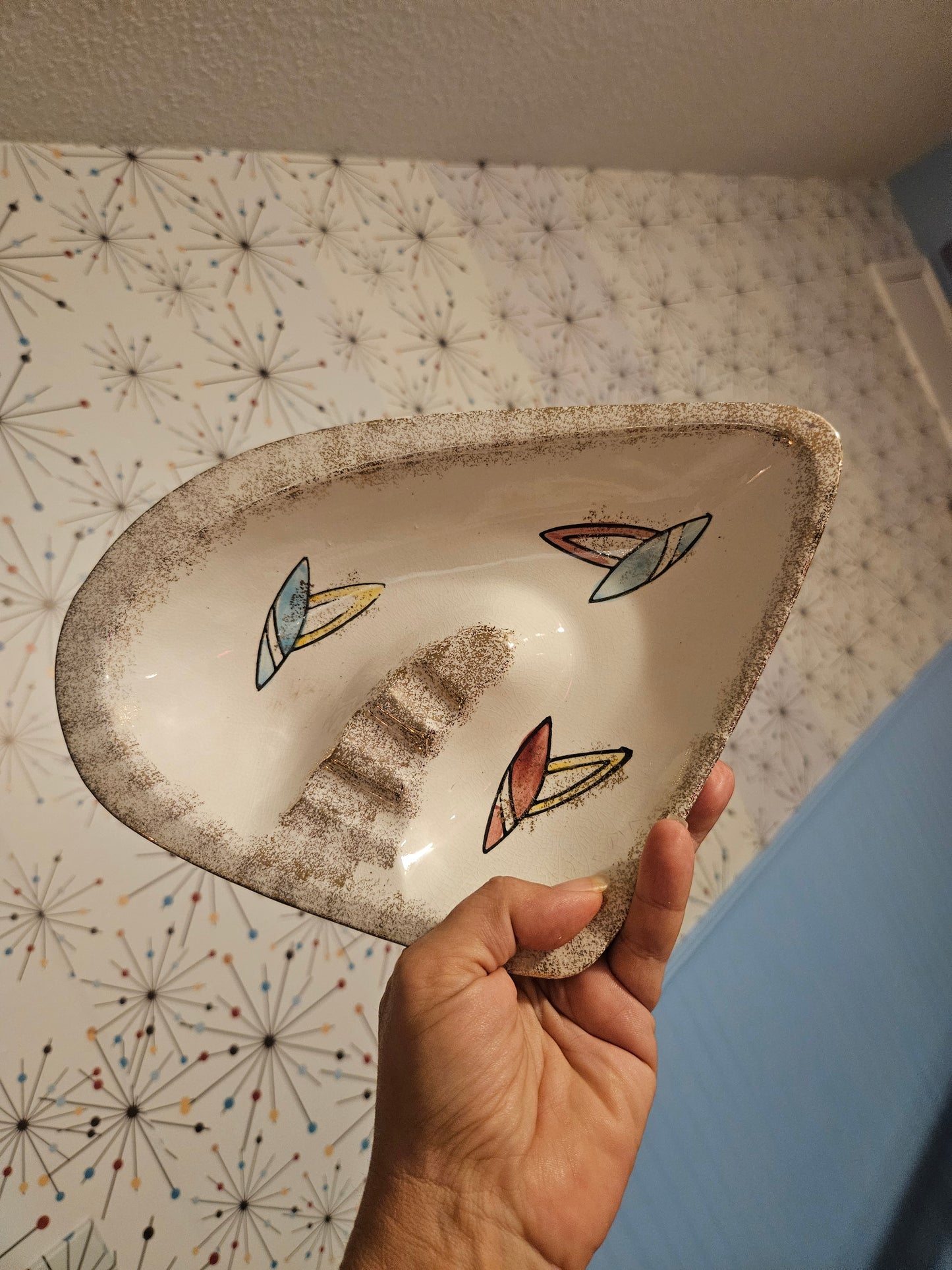 Mid-Century Modern Atomic Boomerang Ashtray — Gold Speckle Ceramic