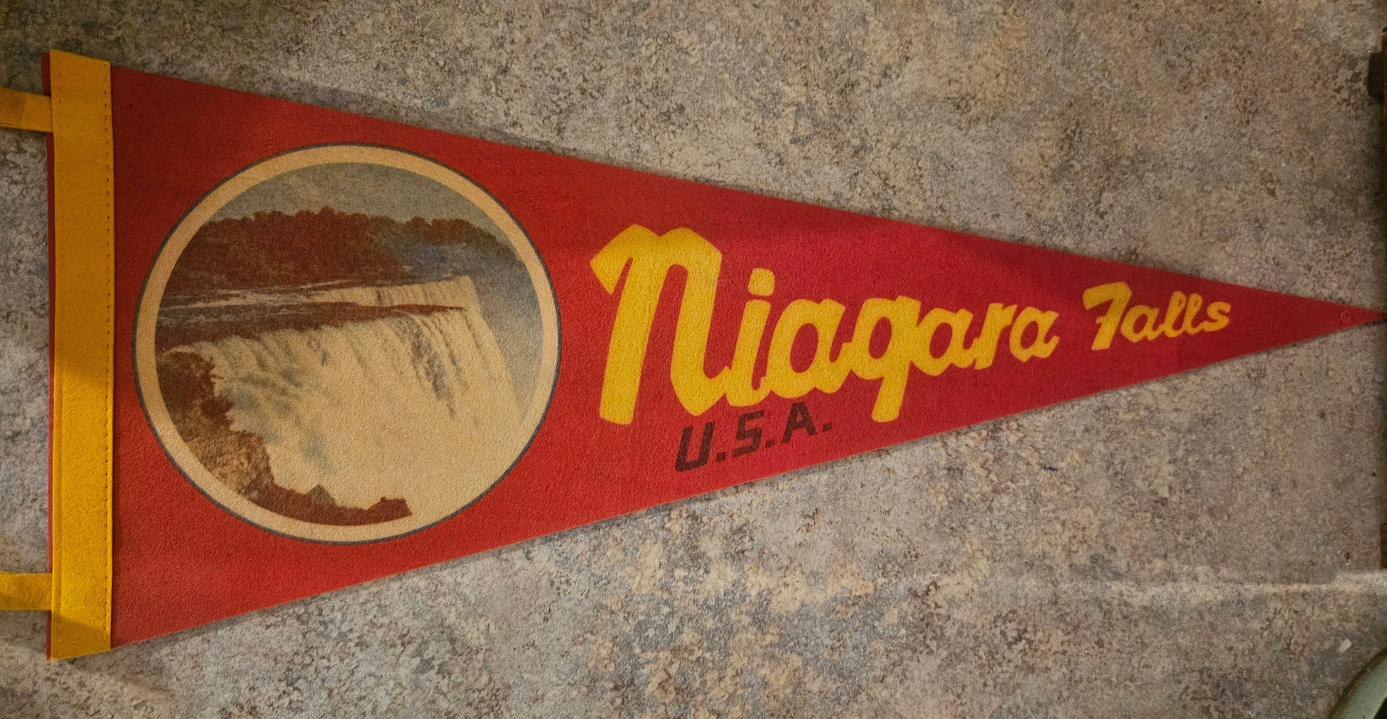 Vintage Niagara Falls USA souvenir felt pennant in red and gold with circular photo image of the falls